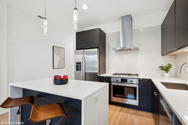 Building Photo - 1021 N Hermitage Ave