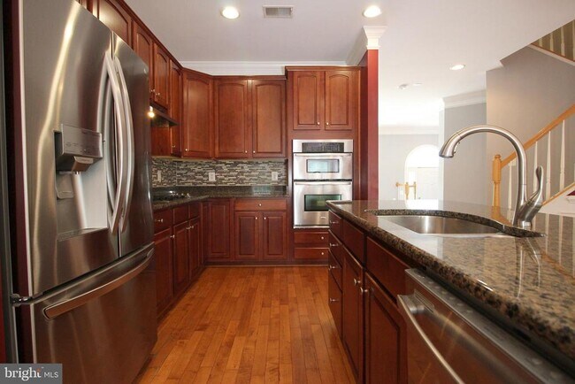 Building Photo - 3800 Elmwood Towne Way