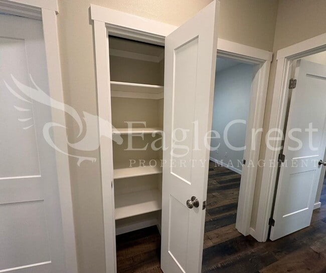 Building Photo - Three Bedroom, Two Bathroom Home in Eastgate **Half Off 2nd Month's Rent**