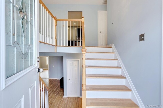 Building Photo - 6 Hemlock Ln