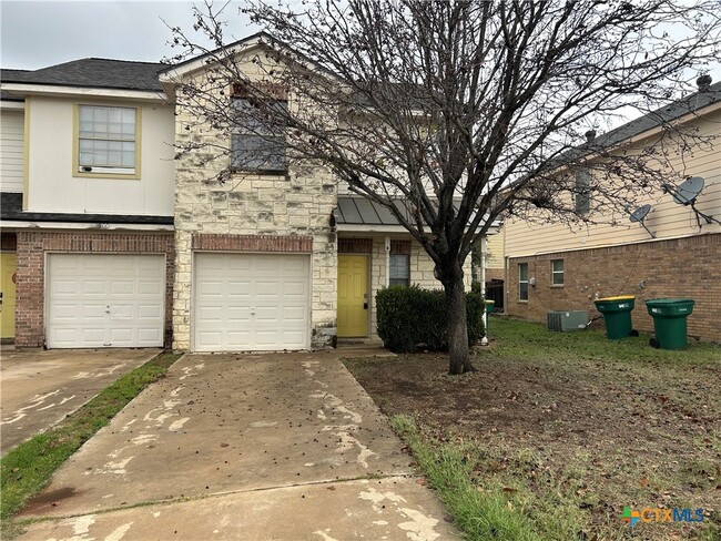 Building Photo - 1500 N Claremont Cir