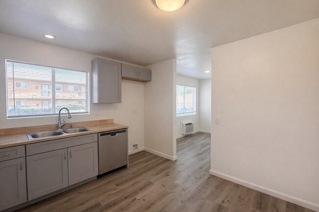 Building Photo - Palmdale Apartment 2 bedroom