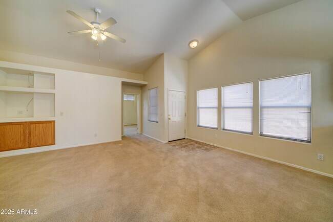 Building Photo - 8900 E Rainier Dr
