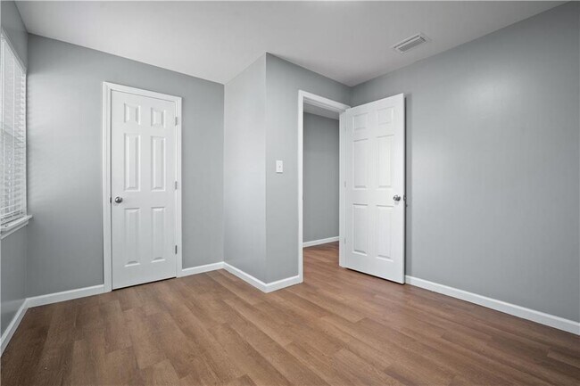 Building Photo - 354 S Dearborn St