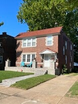 Building Photo - 1021 Commodore Dr
