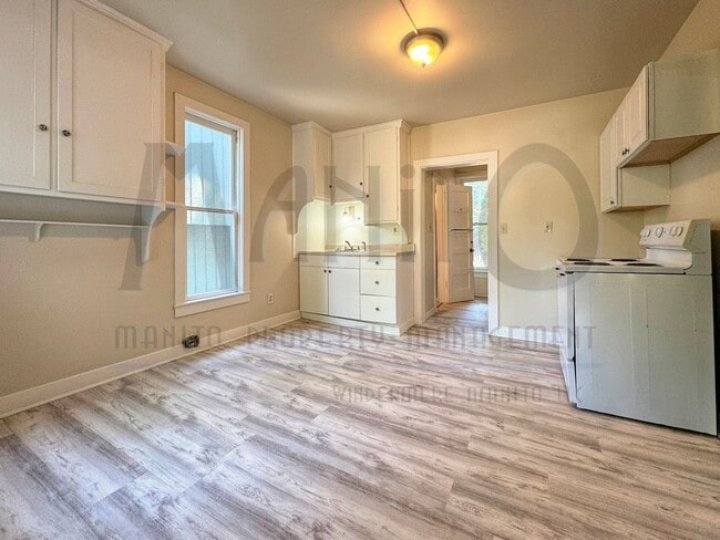 Building Photo - *COMING SOON* Vintage Craftsman In Prime L...