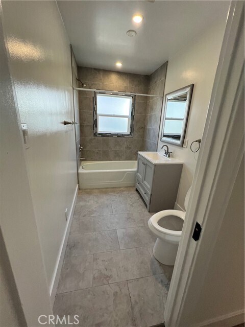 Building Photo - 635 Palm Dr