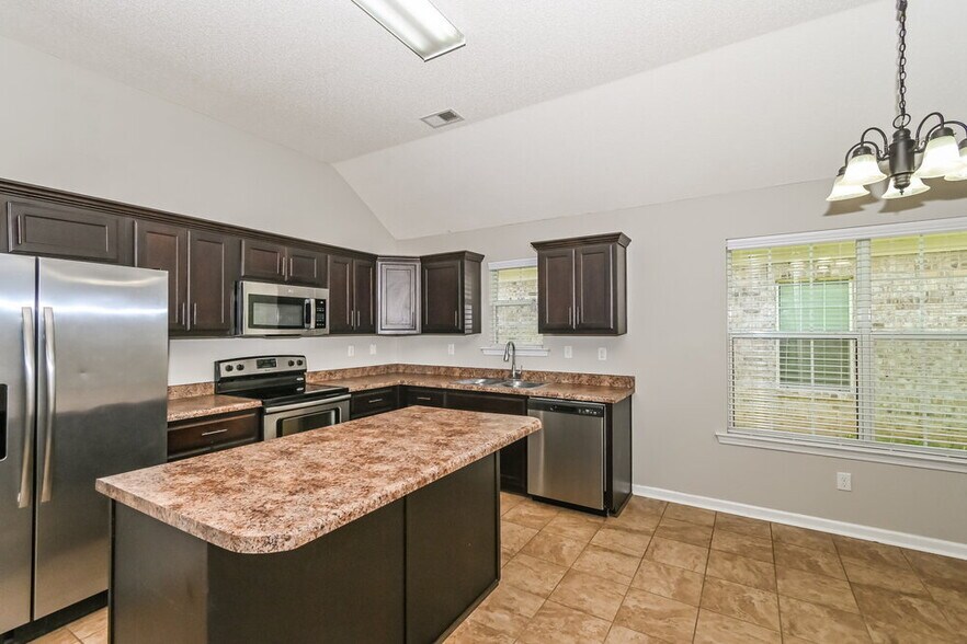Building Photo - 9876 Southern Oak Way