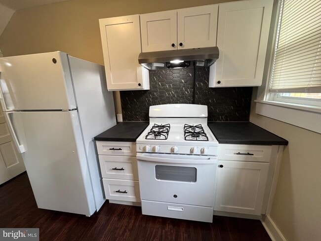 Building Photo - 143 Old Dorwart St