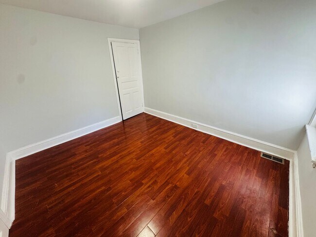 Building Photo - Newly Remodeled 2bd/1 House with Private R...
