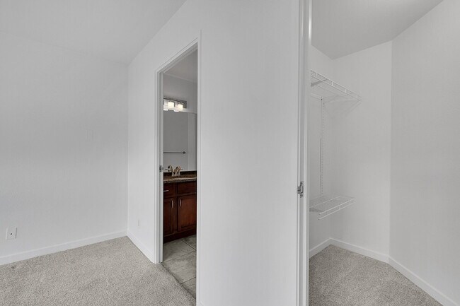 Building Photo - $1,750.00 - 1 Bedroom, 1 Bathroom, Condo in Denver with Cozy Balcony!