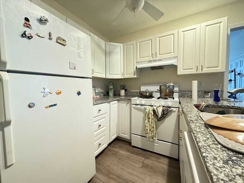 Building Photo - 318 Saint Paul St