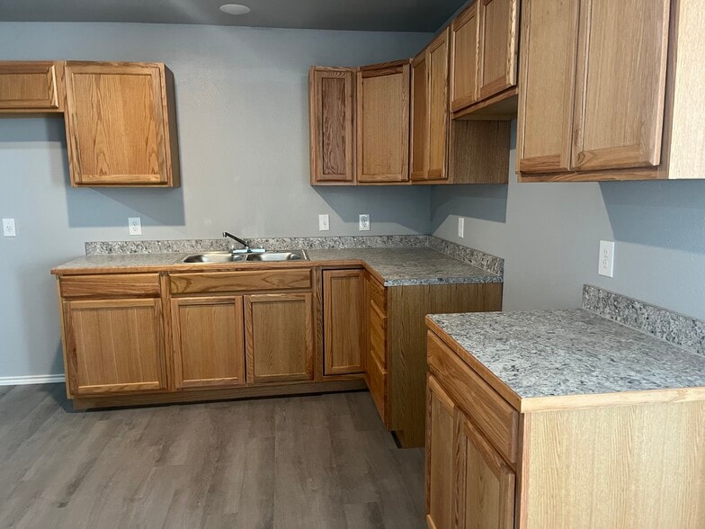 Building Photo - 2024 S Avenue I