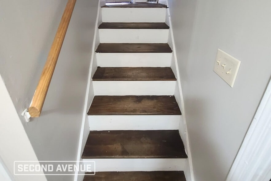 Building Photo - 1100 Moonglow Cir