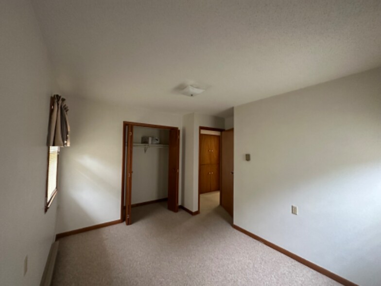 Building Photo - 204 Locust St