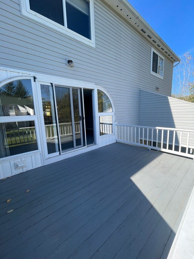 Building Photo - Baldwinsville Townhome - 2 Bedrooms 1.5 ba...