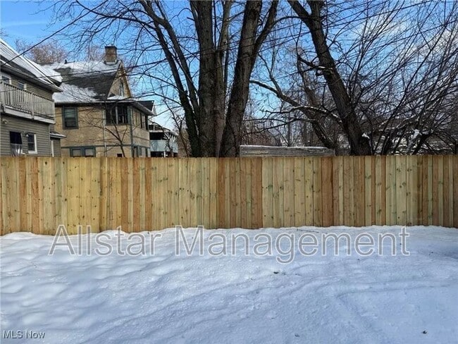 Building Photo - 521 E 109th St