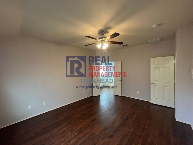 Building Photo - Spacious Single Story Home in a Great Loca...