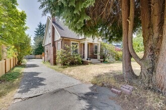 Building Photo - Adorable Wedgewood 4 Bedroom Available Now!