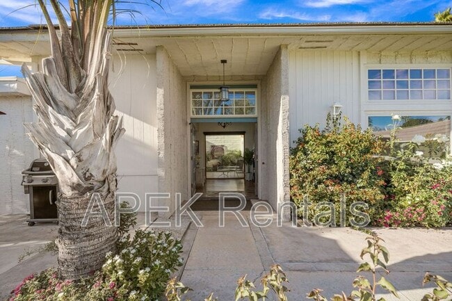 Building Photo - 74939 Vía Lago