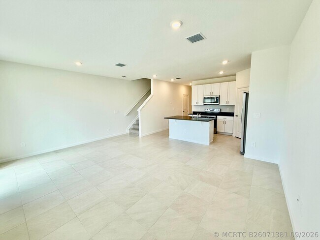 Building Photo - 655 Salisbury Cir