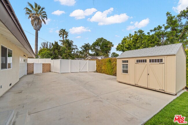 Building Photo - 17633 Nordhoff St