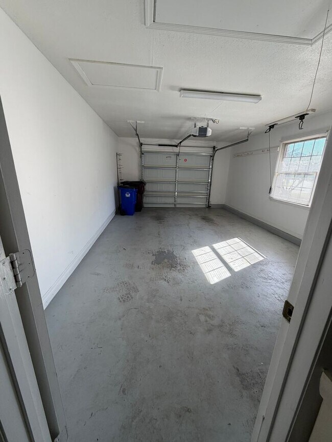 Building Photo - 2 Bed 2 Bath in St Cloud for Rent