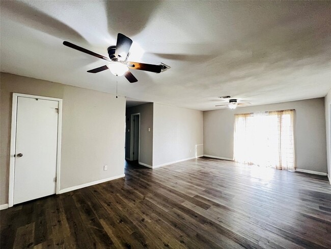 Building Photo - 215 Birdwell Rd