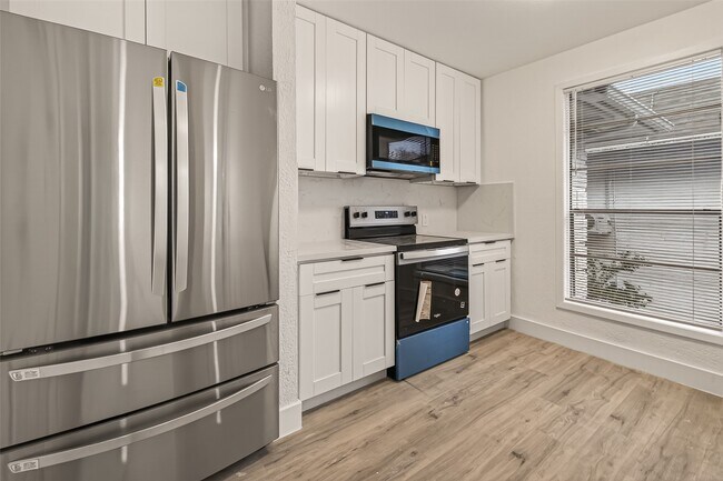 Building Photo - 3300 Yorktown St