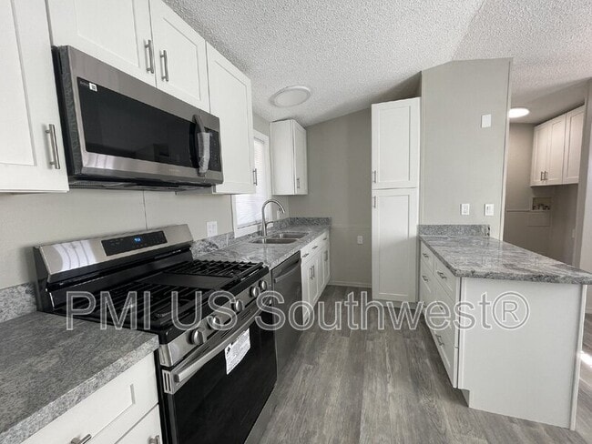 Building Photo - 437 Riverfront Dr