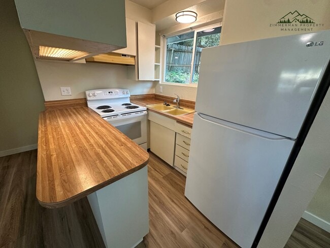 Building Photo - 525 1/2-52S 1/2 S 71st St