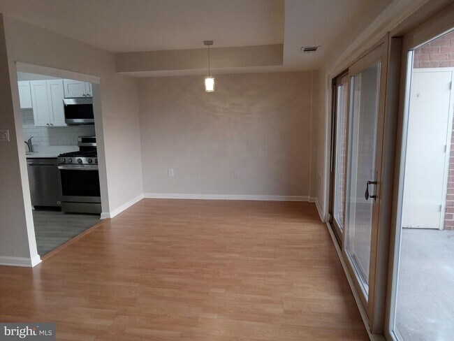 Building Photo - 5250 Valley Forge Dr