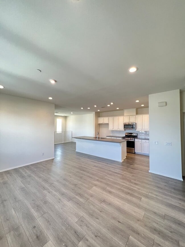 Building Photo - Beautiful 2 Bedroom 2 Bath Townhome