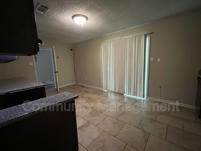 Building Photo - 16813 Vermillion Dr
