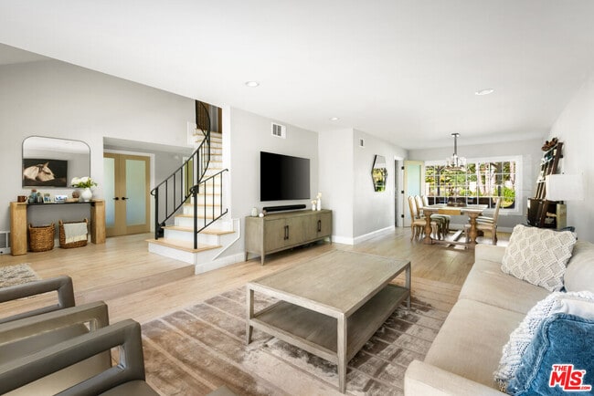 Building Photo - 28667 Acacia Glen St