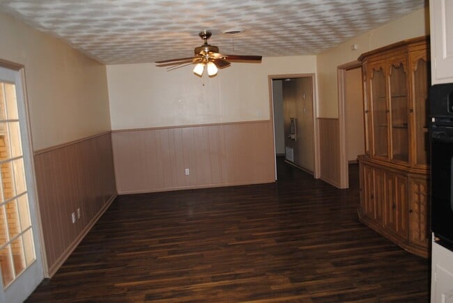 Building Photo - 623 Laurel St