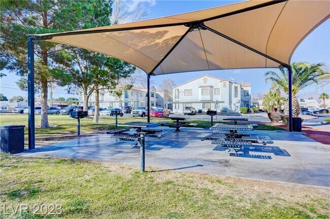 Building Photo - 2 bedroom Condo