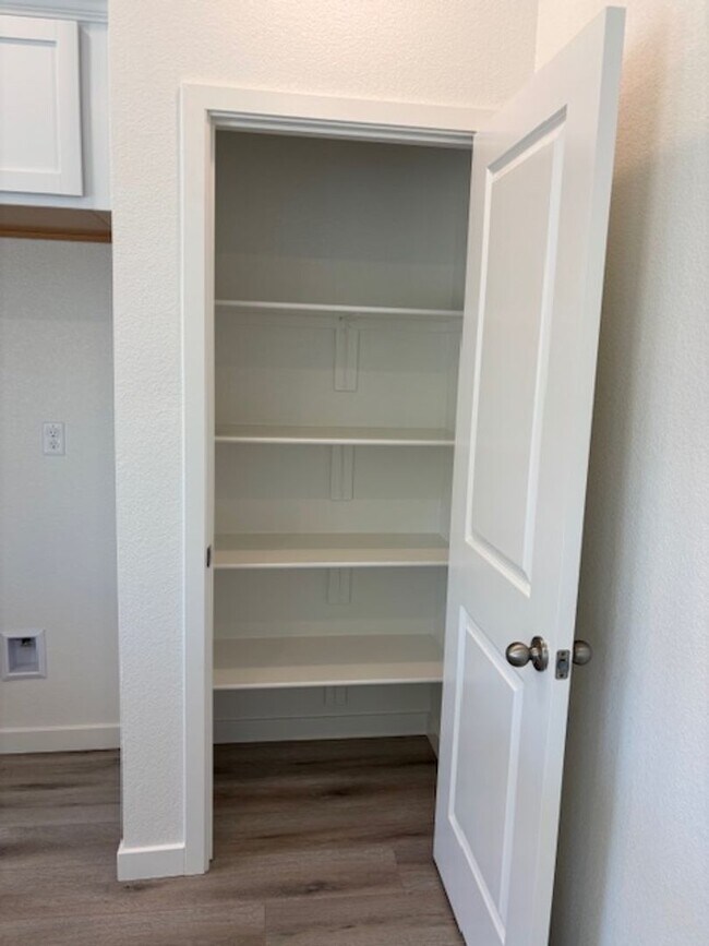 Building Photo - Brand New DR Horton Smart Home with 5 Bedr...