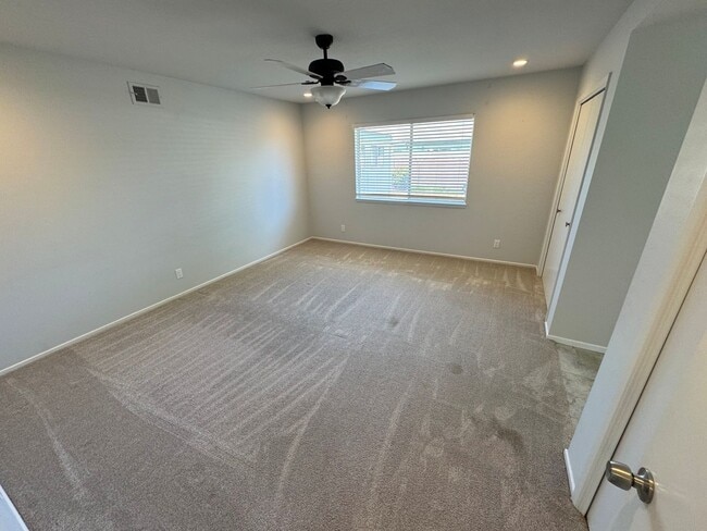 Building Photo - Spacious East Ventura 4 Bedroom Home – Sin...