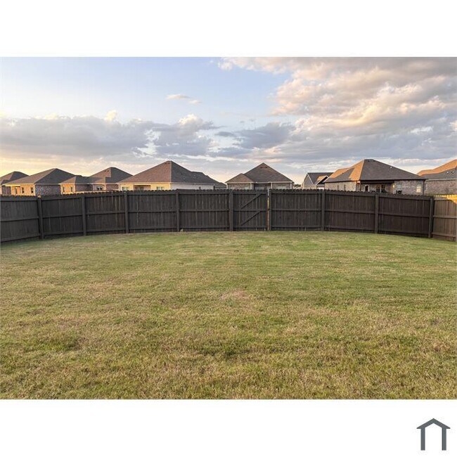 Building Photo - 127 Rita Ann Wy