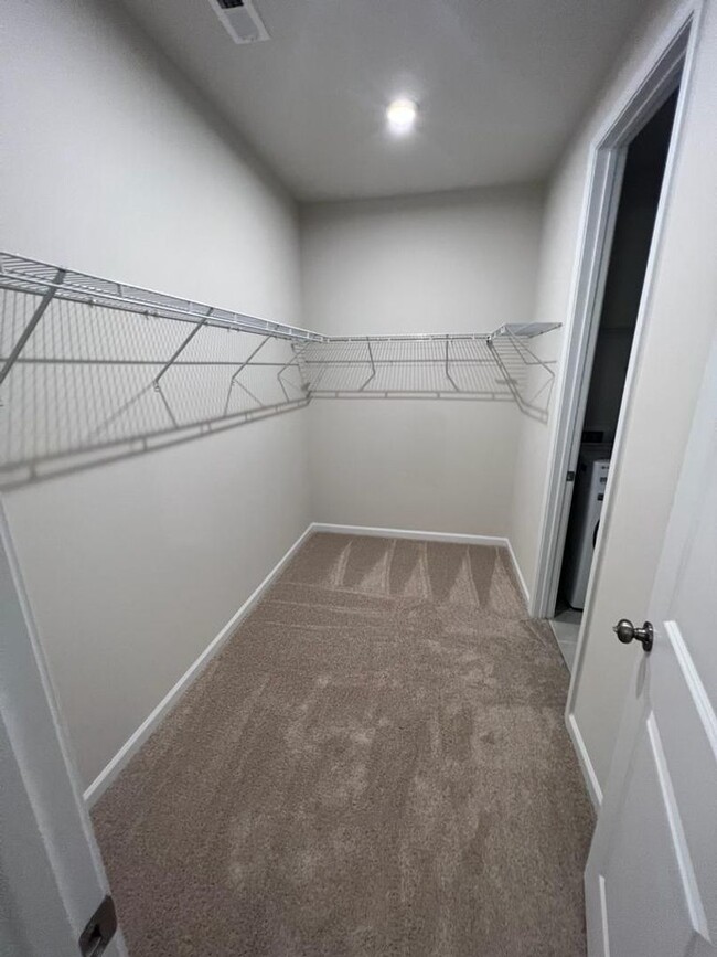 Building Photo - Townhome with 3BR/2.5BA Garage Located in ...