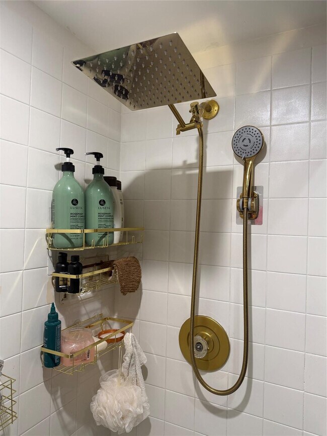 Building Photo - 15126 Ashland St