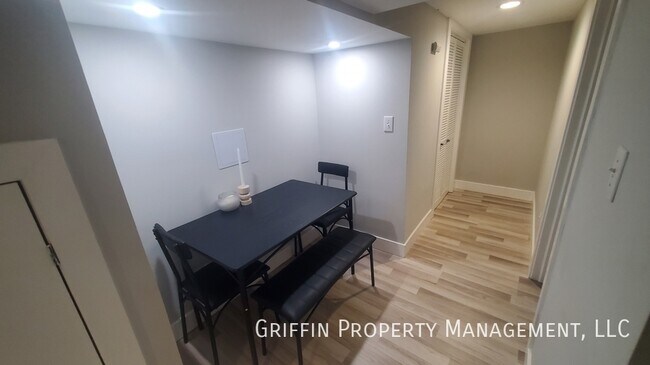 Building Photo - 821 20th St NE