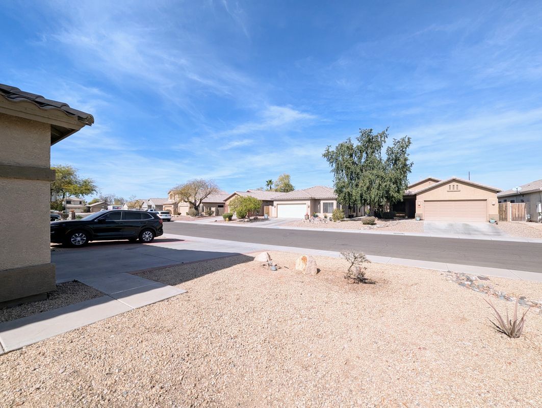 Building Photo - 8861 W Paradise Dr