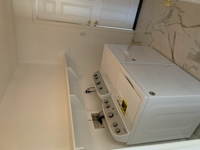 Building Photo - 9219 Canyon View Ave