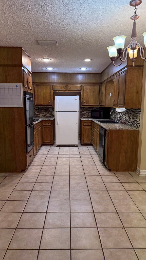 Building Photo - 2602 Wydewood Dr