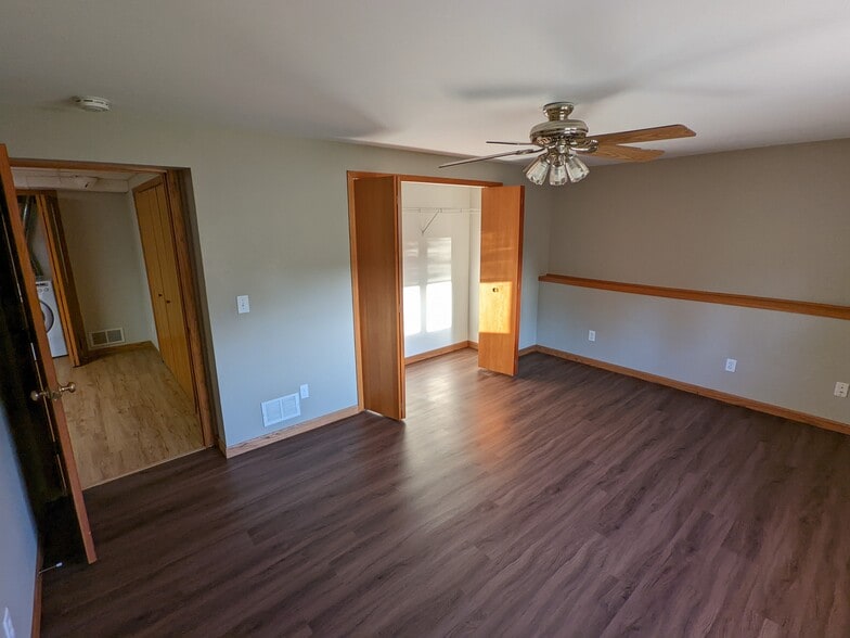 Lower Bedroom - 5212 Black Walnut Dr