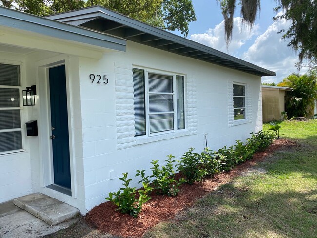 Building Photo - Renovated 2/1 Fenced in Duplex - Mead Garden/Winter Park