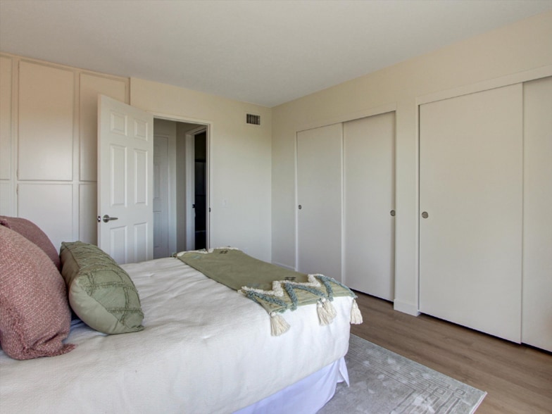 Building Photo - 25244 Birch Grove Ln