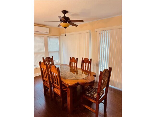 Building Photo - 115 E 58th St